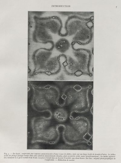 Paul Vignon, 1938, page 7 : "empreinte par vapeurs ammoniacales d’une rosace de plâtre, faite sur un linge frotté de poudre d’aloès. Le plâtreavait été plongé quelque temps dans une solution ammoniacale étendue, puis en partie séché, mais insuffisamment : les taches aquarel- lées tiennent à ce qu’il restait trop d’eau. La pose n’avait pas eu besoin d'excéder une demi-heure. En bas : négatif photographique de l’empreinte.